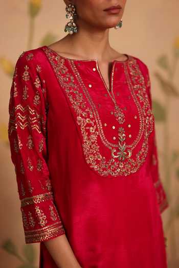 Shop_Pouli Pret_Pink Silk, Organza, Cotton Embroidery, Zari Split V-neck, No Layla Kurta Set _Online_at_Aza_Fashions