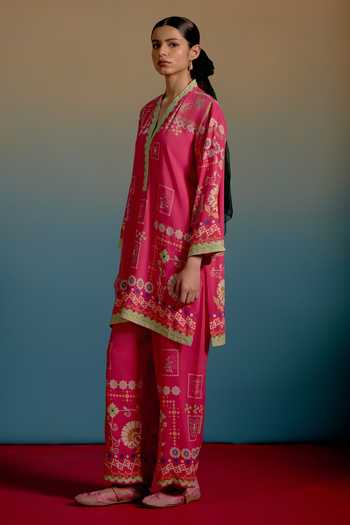 Shetab Kazmi_Pink Cotton V-neck Bela Print Kurta And Pant Set _at_Aza_Fashions