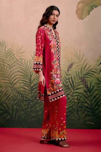 Shetab Kazmi_Red Cotton V-neck Mira Printed Kurta And Pant Set _Online_at_Aza_Fashions