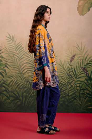 Shetab Kazmi_Multi Color Cotton V-neck Zuri Printed Kurta And Pant Set _Online_at_Aza_Fashions