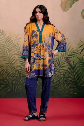 Shetab Kazmi_Multi Color Cotton V-neck Zuri Printed Kurta And Pant Set _at_Aza_Fashions
