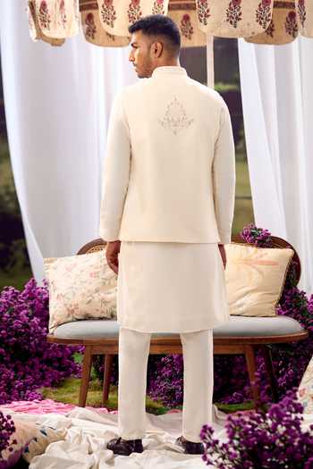 Aariyana Couture Floral Embroidered Nehru Jacket & Kurta Set 