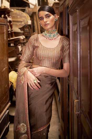 Shop Hirika & Dhruti Brown Organza, Silk, Chanderi Embroidery, Zari Scoop Lehar Saree With Blouse Online at Aza Fashions Shop_Hirika & Dhruti_Brown Organza, Silk, Chanderi Embroidery, Zari Scoop Lehar Saree With Blouse _Online_at_Aza_Fashions