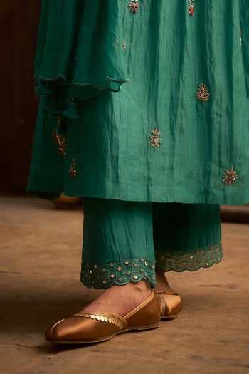 Buy_Hirika & Dhruti_Aqua Chanderi Embroidery V-neck Scattered Butti Anarkali Set _Online_at_Aza_Fashions