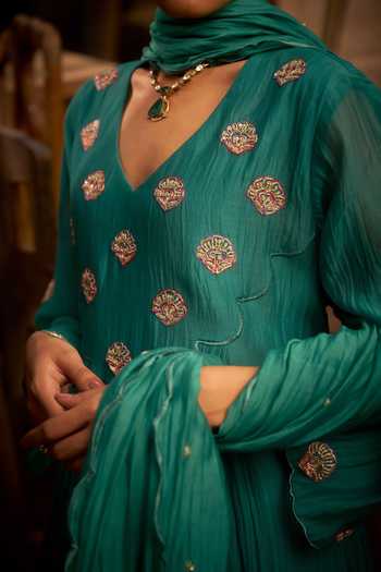 Buy_Hirika & Dhruti_Aqua Chanderi Embroidery V-neck Marodi Butti Kurta Set _Online_at_Aza_Fashions