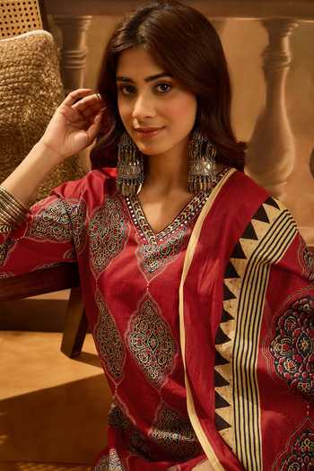 Buy_Jhambthreads_Maroon Pure Cotton Motif Print Kurta Set _Online_at_Aza_Fashions
