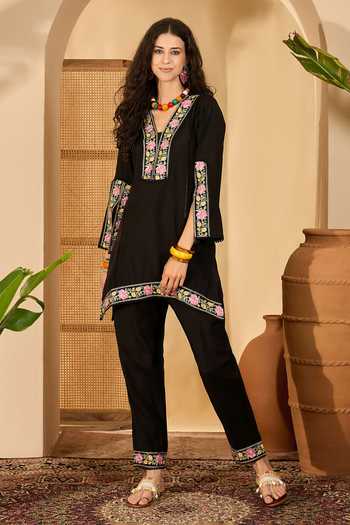 Jhambthreads Embroidered Kurta & Pant Set 