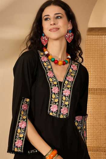 Buy_Jhambthreads_Black Silk Thread Embroidery Kurta And Pant Set _Online_at_Aza_Fashions