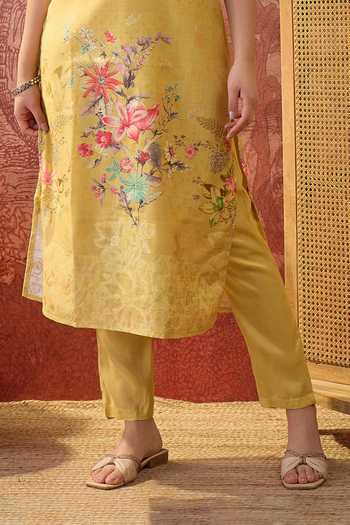 Jhambthreads Yellow Chanderi, Muslin V-neck Printed Kurta And Pant Set Online at Aza Fashions Jhambthreads_Yellow Chanderi, Muslin V-neck Printed Kurta And Pant Set _Online_at_Aza_Fashions