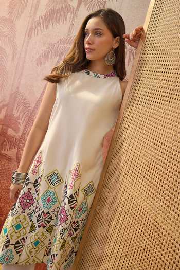 Buy_Jhambthreads_Cream Cotton Round Neck Geometric Print Kurta And Pant Set _Online_at_Aza_Fashions