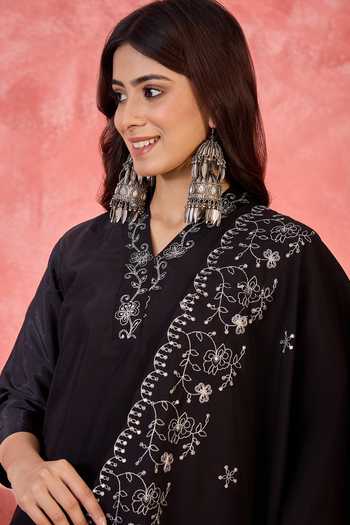 Buy Jhambthreads Black Silk Embroidery V-neck Kurta Set Online at Aza Fashions Buy_Jhambthreads_Black Silk Embroidery V-neck Kurta Set _Online_at_Aza_Fashions