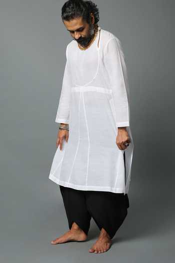 House Of Three White Cotton Mulmul Arsalan Kurta at Aza Fashions House Of Three_White Cotton Mulmul Arsalan Kurta _at_Aza_Fashions