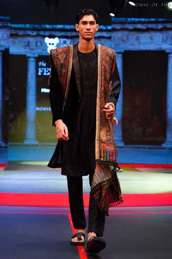 Buy_House Of Three_Black Silk, Cotton, Chanderi Embroidery Chikankari Arsalan Kurta _Online_at_Aza_Fashions
