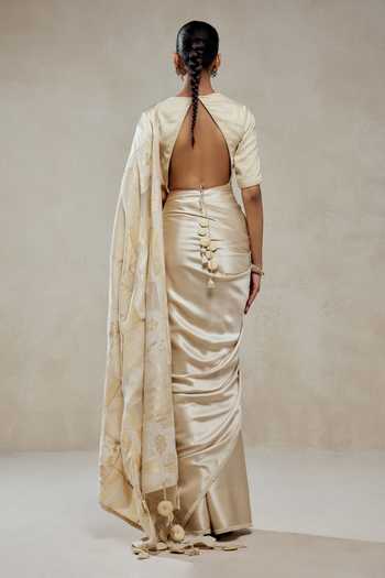Nitika Gujral_Ivory Tissue, Shantoon Zari Round Neck Monga Saree And Blouse Set _Online_at_Aza_Fashions