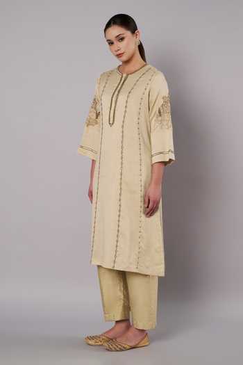 Buy_Doux Amour_Green Chanderi Embroidery, Beads, Applique Breeze Trail Floral A-line Kurta Set _Online_at_Aza_Fashions