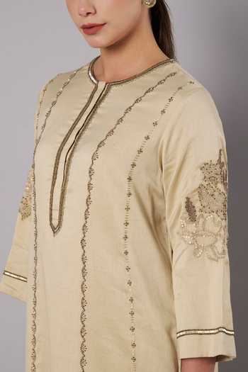 Doux Amour_Green Chanderi Embroidery, Beads, Applique Breeze Trail Floral A-line Kurta Set _at_Aza_Fashions