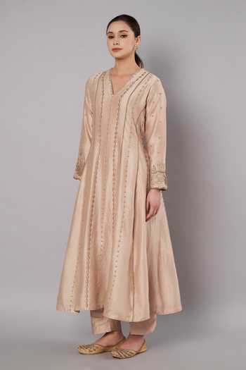 Doux Amour_Gold Chanderi Embroidery, Beads, Applique V-neck Spring Halo Anarkali Set _Online_at_Aza_Fashions