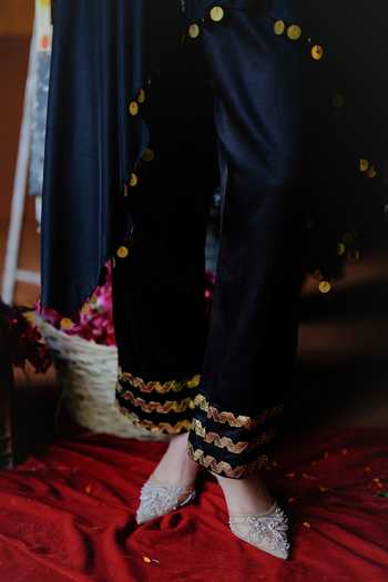 Buy_Alam By Tulsi Patel_Black Silk Embroidery, Zari, Gota Patti V-neck Kaneri Cape And Pant Set _Online_at_Aza_Fashions