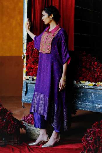 Buy_Alam By Tulsi Patel_Pink Silk Embroidery, Zari Mandarin Collar, Yes Kamal Bandhani Kurta And Pant Set _Online_at_Aza_Fashions