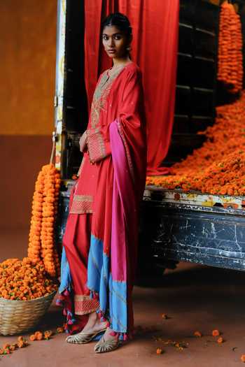 Buy_Alam By Tulsi Patel_Red Silk Embroidery V-neck Zinnia Yoke Kurta Salwar Set _Online_at_Aza_Fashions