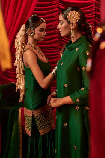 Alam By Tulsi Patel_Emerald Green Silk Embroidery, Zari Cowl Neck Banhi Kurta And Pant Set _Online_at_Aza_Fashions