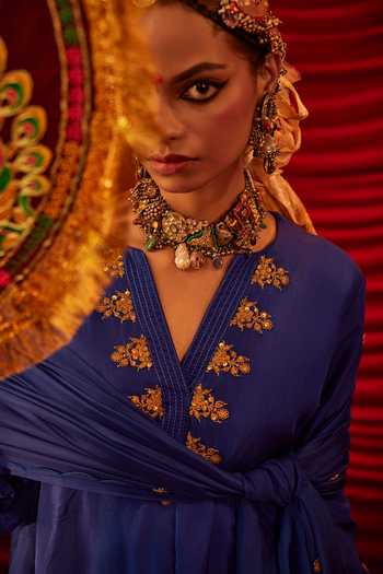 Alam By Tulsi Patel_Blue Silk, Organza Embroidery V-neck, Yes Mishka Kurta Set _Online_at_Aza_Fashions