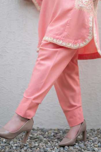 Buy_Daljit Sudan_Peach Cotton Embroidery V-neck Placed Kurta And Pant Set _Online_at_Aza_Fashions