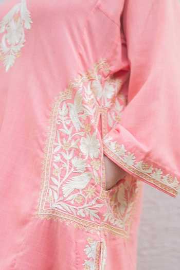 Shop_Daljit Sudan_Peach Cotton Embroidery V-neck Placed Kurta And Pant Set 