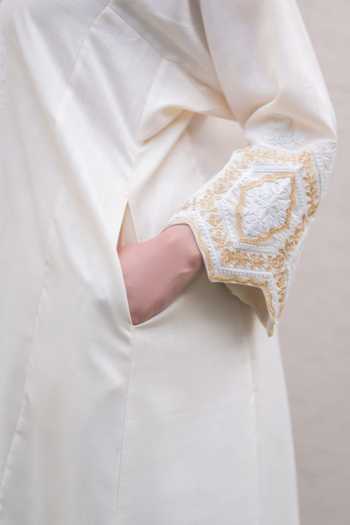 Daljit Sudan_Off White Cotton Embroidery V-neck, Yes Kurta And Pant Set _Online_at_Aza_Fashions