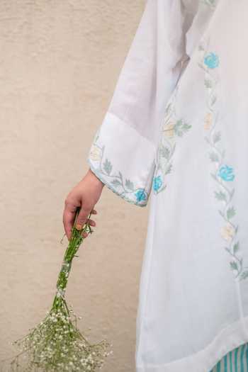Buy_Daljit Sudan_Blue Cotton Embroidery V-neck White Phiran Kurta Set _Online_at_Aza_Fashions