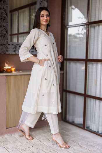 ASRUMO_Off White Cotton Embroidery V-neck Silly Kurta Set _Online_at_Aza_Fashions