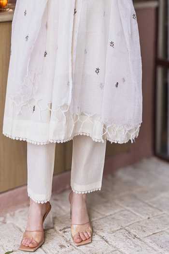 Buy_ASRUMO_Off White Cotton Embroidery V-neck Silly Kurta Set _Online_at_Aza_Fashions