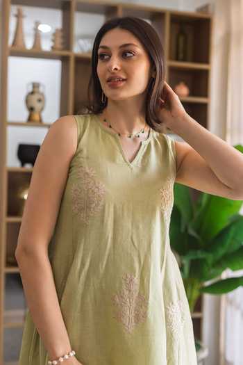 Shop_ASRUMO_Green Linen Embroidery V-neck Mughal Motif Pattern Kurta Set _Online_at_Aza_Fashions