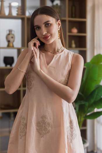 ASRUMO_Peach Linen, Doriya Embroidery Split V-neck Mughal Motif Pattern Kurta Set _at_Aza_Fashions