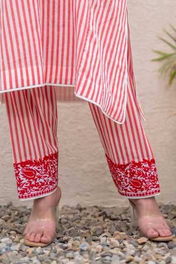 Daljit Sudan_Red Cotton Split V-neck Striped Phiran Kurta And Pant Set _Online_at_Aza_Fashions