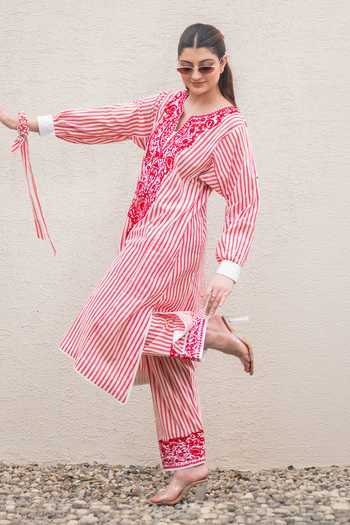 Buy_Daljit Sudan_Red Cotton Split V-neck Striped Phiran Kurta And Pant Set 