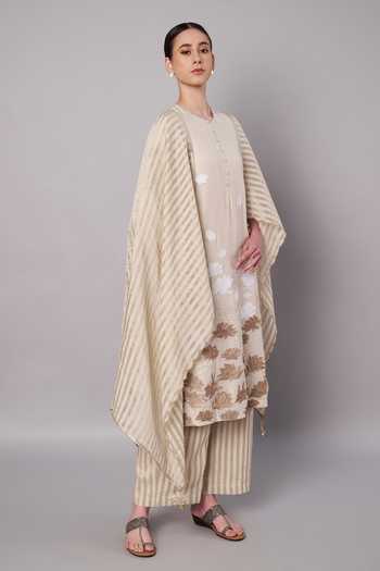 Doux Amour_Ivory Chanderi, Tissue Round Neck Petal Promise Embroidered Kurta Set _at_Aza_Fashions