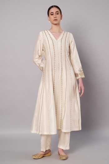 Buy_Doux Amour_Ivory Chanderi V-neck Spring Halo Embroidered Anarkali Set _Online_at_Aza_Fashions