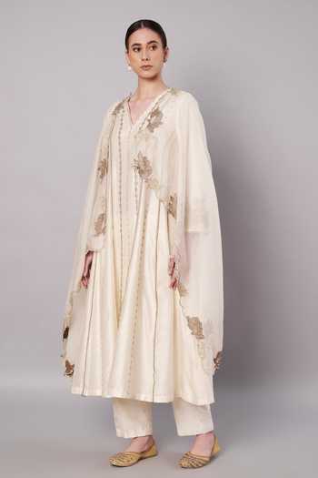 Doux Amour_Ivory Chanderi V-neck Spring Halo Embroidered Anarkali Set _at_Aza_Fashions