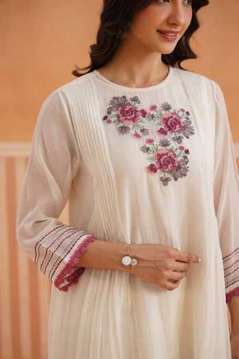 OMI_Pink Chanderi Embroidery Round Neck Mul Kurta And Pant Set _Online_at_Aza_Fashions