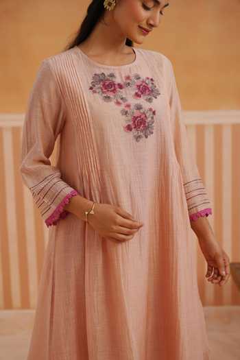 Buy_OMI_Pink Chanderi Embroidery Round Neck Mul Kurta And Pant Set 