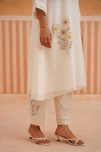 OMI_Ivory Chanderi, Cotton Satin Thread Embroidery Round Mul Kurta And Pant Set _Online_at_Aza_Fashions