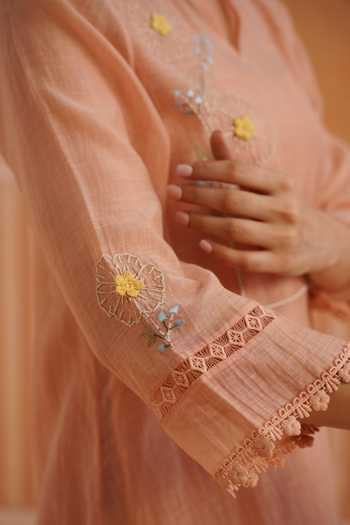 OMI_Peach Chanderi, Cotton Satin Embroidery Split V-neck, Yes Mul Kurta And Pant Set _at_Aza_Fashions