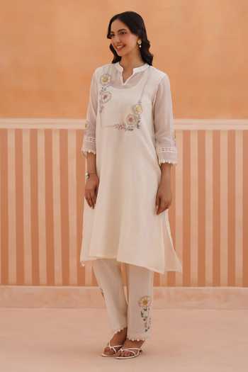 OMI_Off White Chanderi, Cotton Satin Embroidery Split V-neck, Yes Mul Kurta Set _Online_at_Aza_Fashions