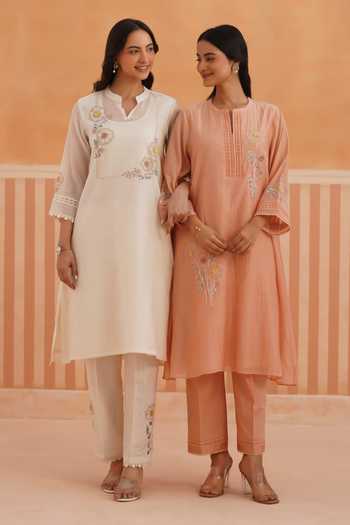 OMI_Off White Chanderi, Cotton Satin Embroidery Split V-neck, Yes Mul Kurta Set _at_Aza_Fashions