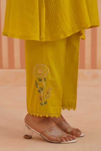 OMI_Mustard Chanderi, Cotton Satin Thread Embroidery, Machine Mul Kurta And Pant Set _Online_at_Aza_Fashions