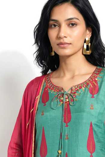 Basanti Kapde aur Koffee_Green Muslin Round Neck, Yes Motif Pattern Kurta And Tulip Pant Set _Online_at_Aza_Fashions