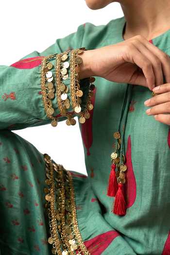 Buy_Basanti Kapde aur Koffee_Green Muslin Round Neck, Yes Motif Pattern Kurta And Tulip Pant Set _Online_at_Aza_Fashions
