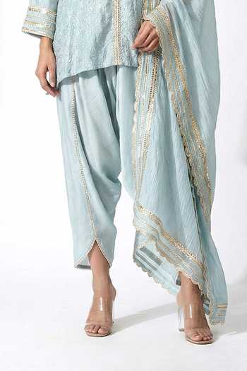 Basanti Kapde aur Koffee_Blue Cotton, Linen V-neck, Yes Gota Work Kurta Set _Online_at_Aza_Fashions