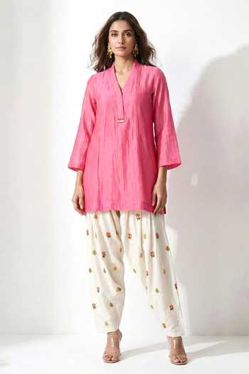 Shop_Basanti Kapde aur Koffee_Pink Chanderi V-neck Kurta And Salwar Set _Online_at_Aza_Fashions